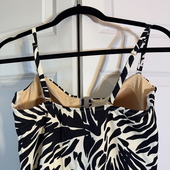 Zebra stripe one piece suit- 16 - Picture 4 of 5